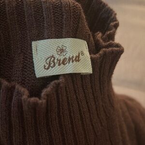 Never used - Women's Brown Turtleneck Sweater size 00